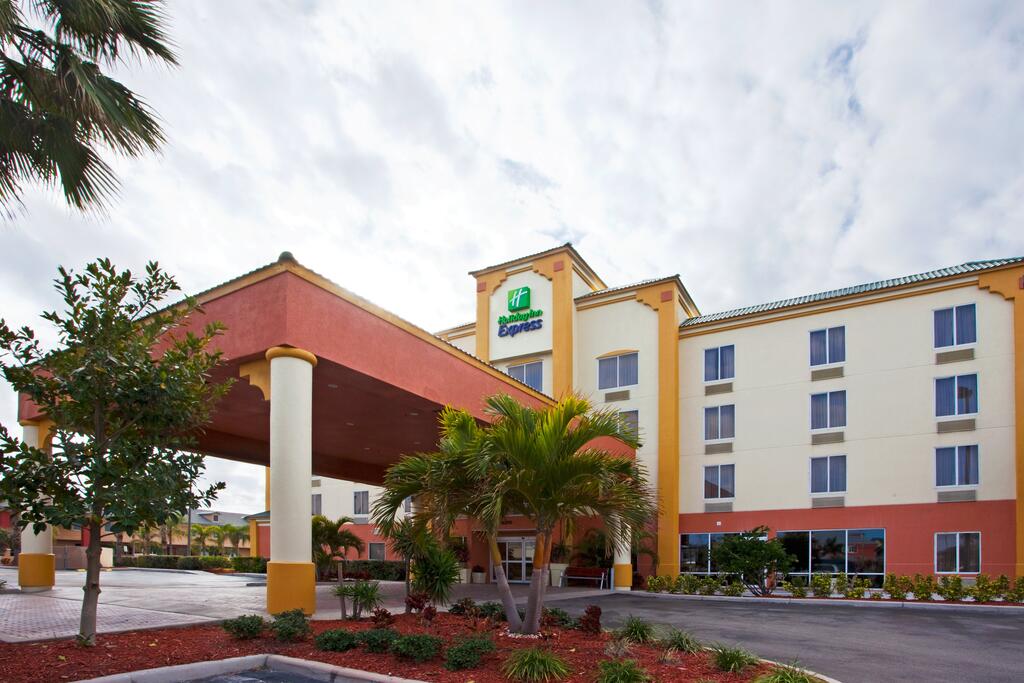 Holiday Inn Express Hotels & Suites Cocoa Beach 1