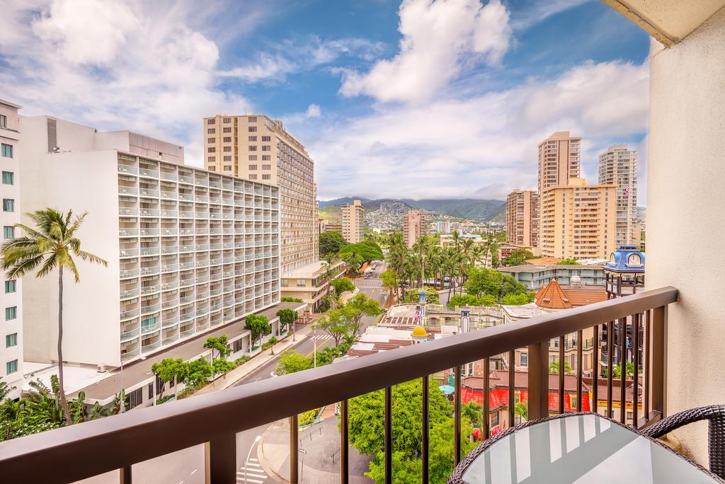 Hyatt Regency Waikiki Beach Resort & Spa 10