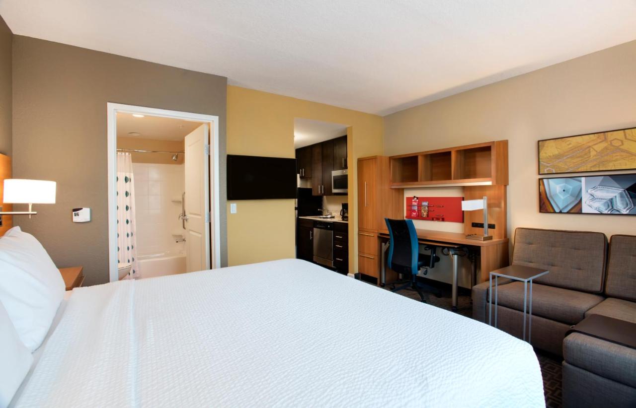 TownePlace Suites Orlando at Flamingo Crossings 10