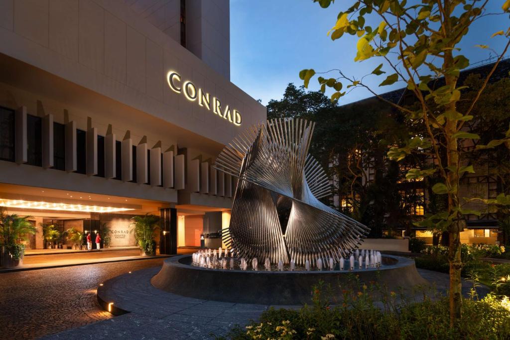 Conrad Singapore Orchard 3