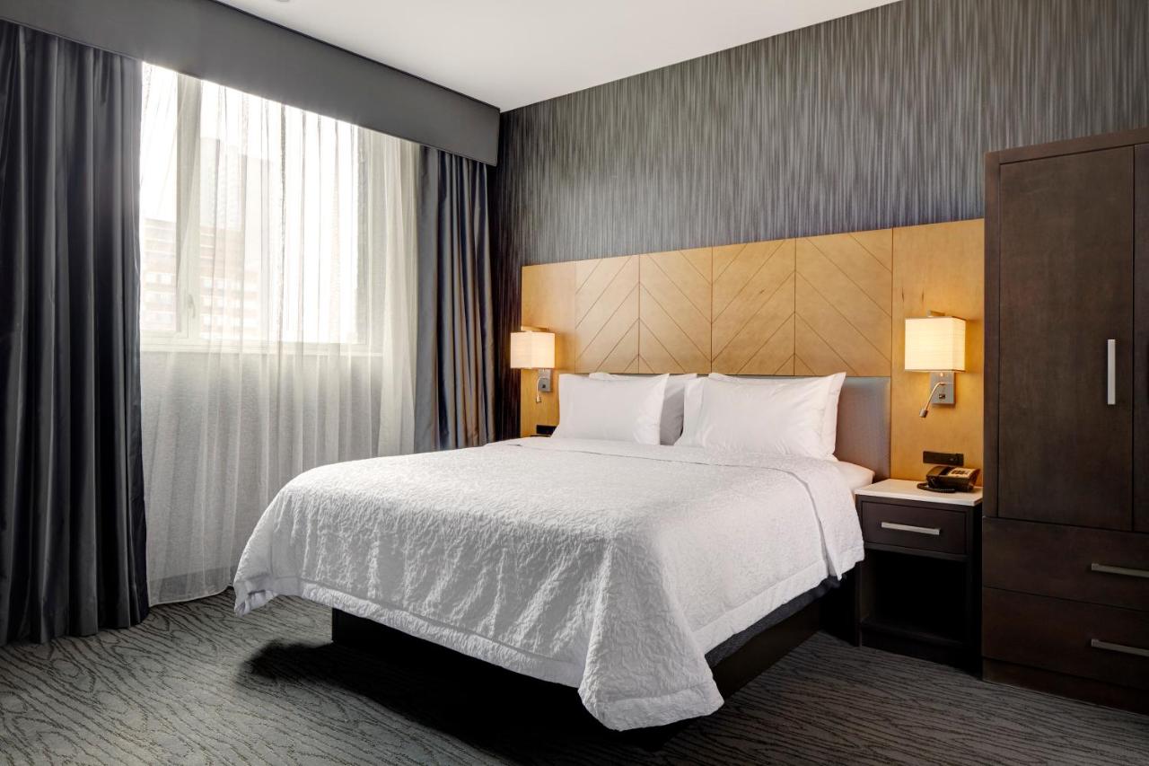 LondonHouse Chicago, Curio Collection by Hilton 8